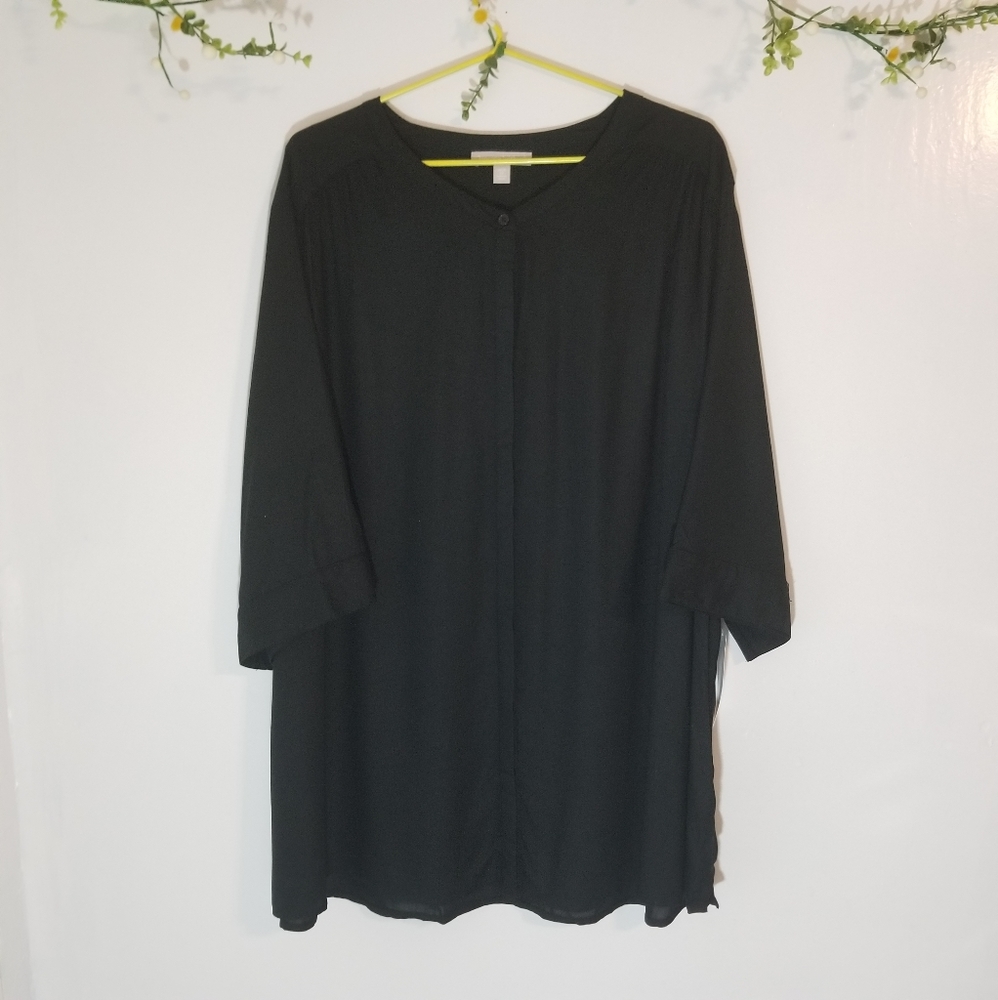 Woman within  black to with mandarin collard